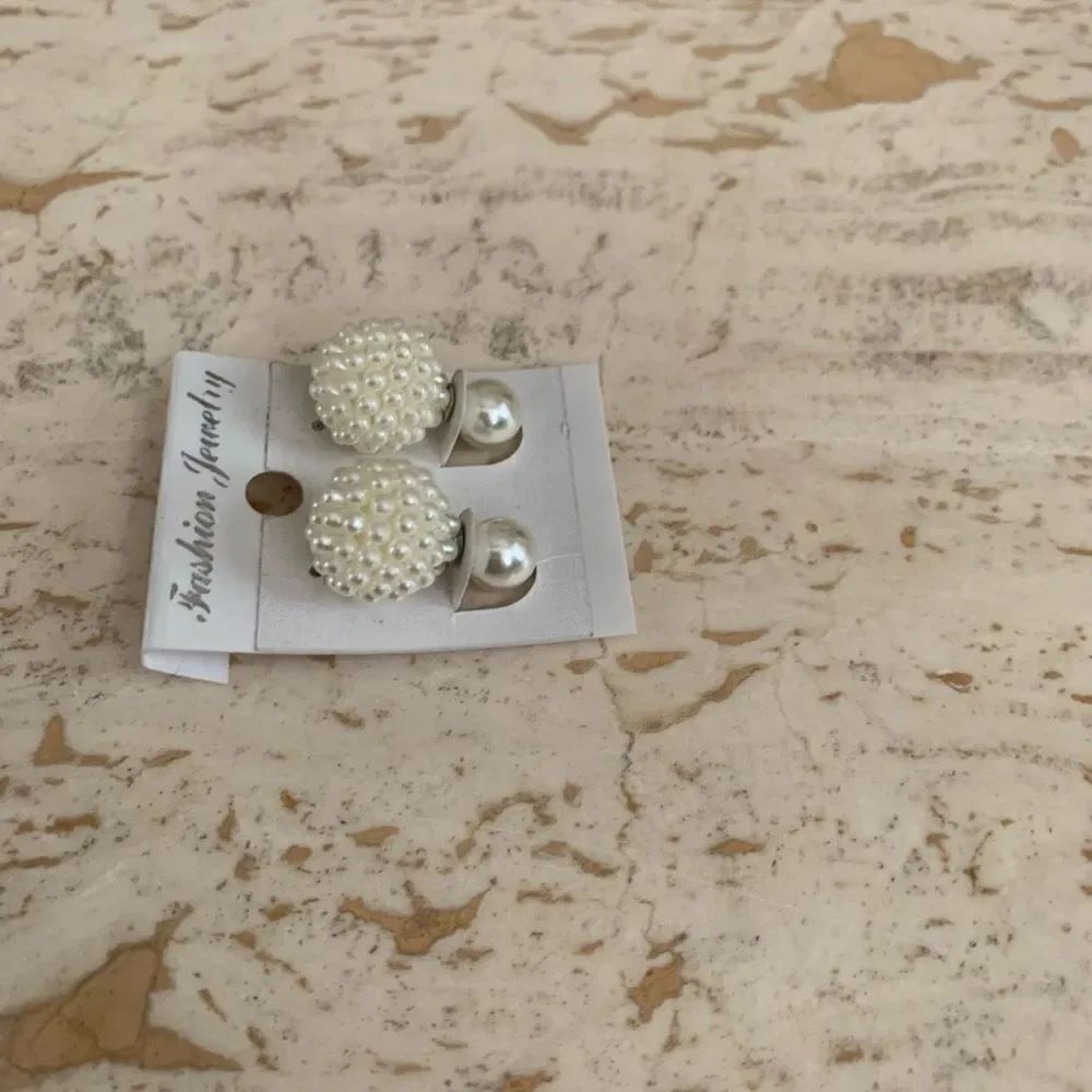 Double sided pearl earrings - Picture 2 of 6